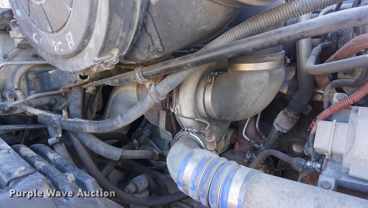 image for item DB0351 2006 Freightliner Columbia semi truck