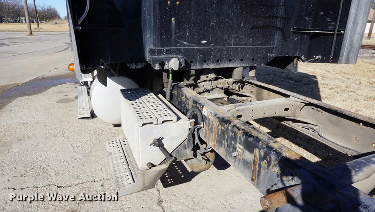 image for item DB0351 2006 Freightliner Columbia semi truck