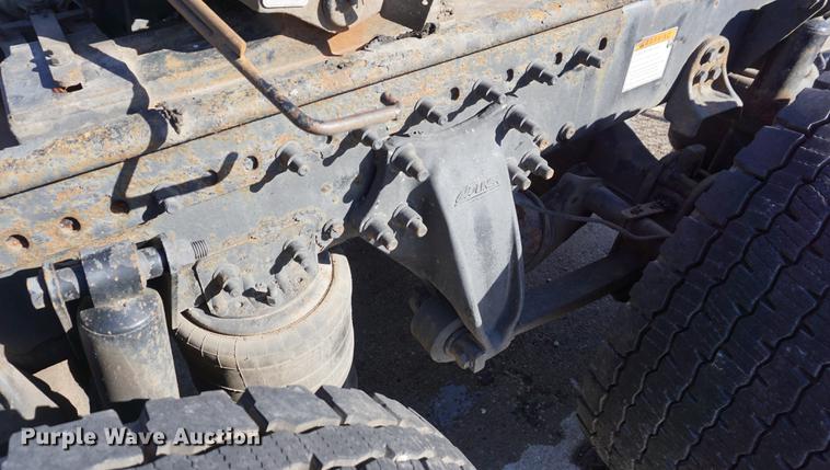 image for item DB0351 2006 Freightliner Columbia semi truck