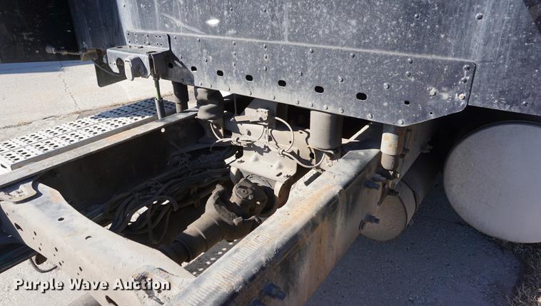 image for item DB0351 2006 Freightliner Columbia semi truck