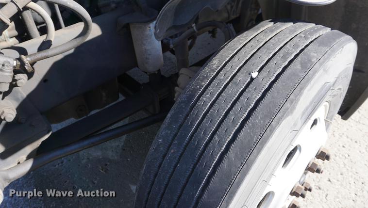 image for item DB0351 2006 Freightliner Columbia semi truck