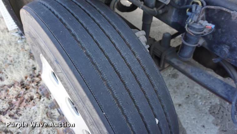 image for item DB0351 2006 Freightliner Columbia semi truck