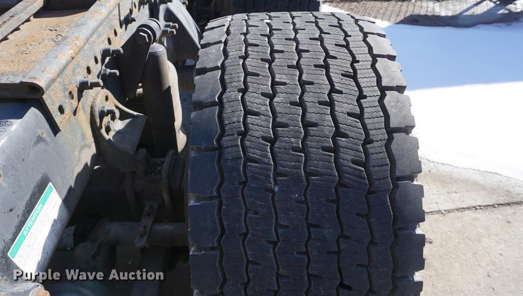 image for item DB0351 2006 Freightliner Columbia semi truck