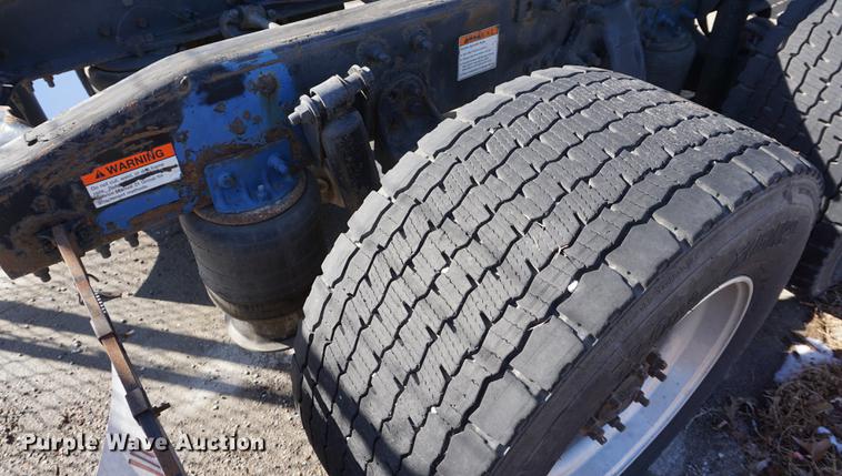 image for item DB0351 2006 Freightliner Columbia semi truck