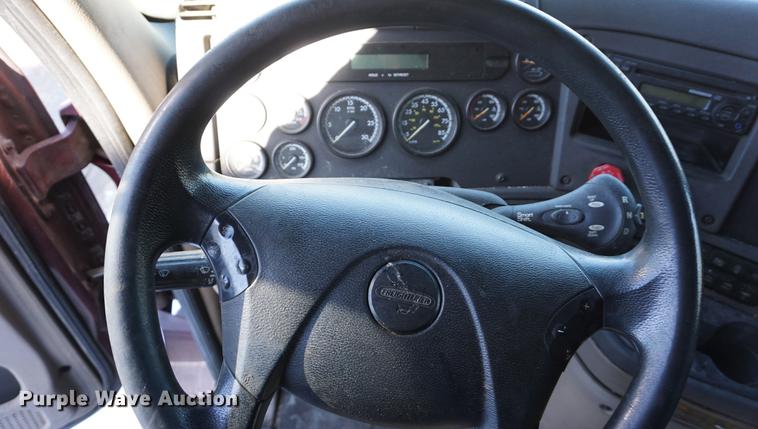 image for item DB0352 2012 Freightliner Cascadia semi truck