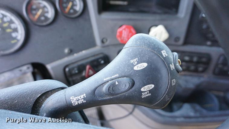 image for item DB0352 2012 Freightliner Cascadia semi truck