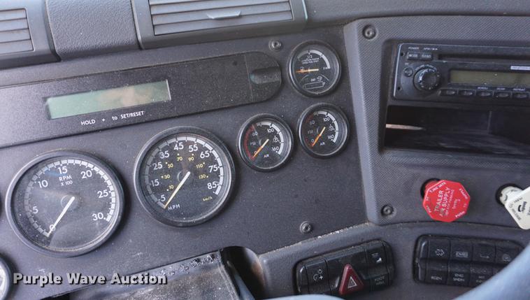 image for item DB0352 2012 Freightliner Cascadia semi truck