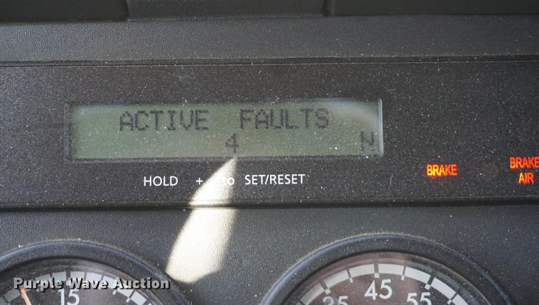 image for item DB0352 2012 Freightliner Cascadia semi truck