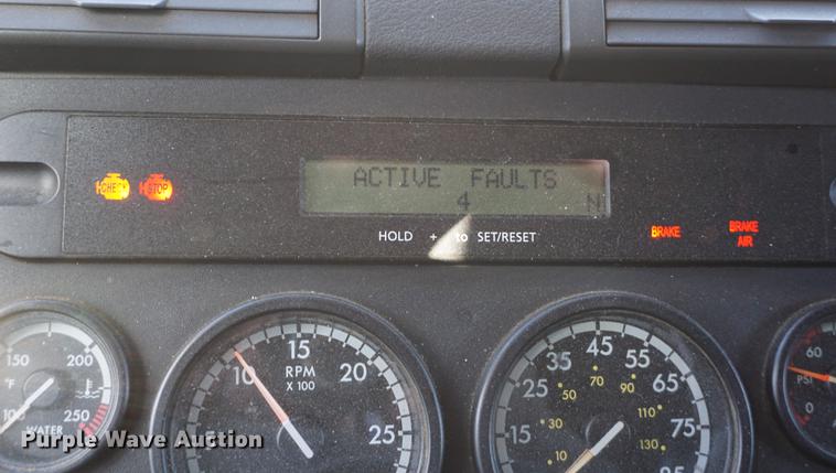 image for item DB0352 2012 Freightliner Cascadia semi truck