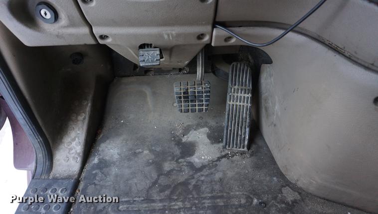 image for item DB0352 2012 Freightliner Cascadia semi truck