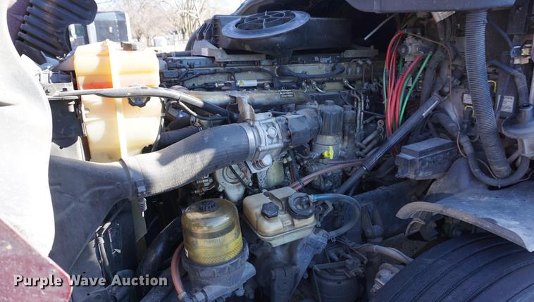 image for item DB0352 2012 Freightliner Cascadia semi truck