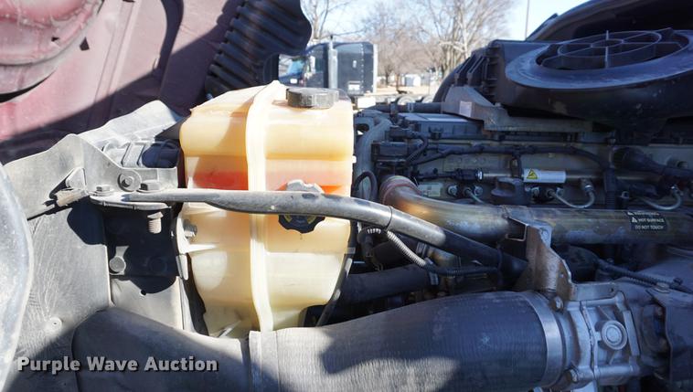 image for item DB0352 2012 Freightliner Cascadia semi truck