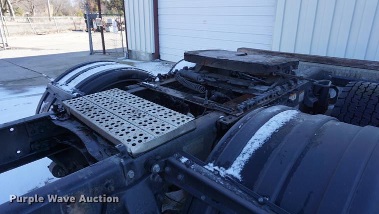 image for item DB0352 2012 Freightliner Cascadia semi truck