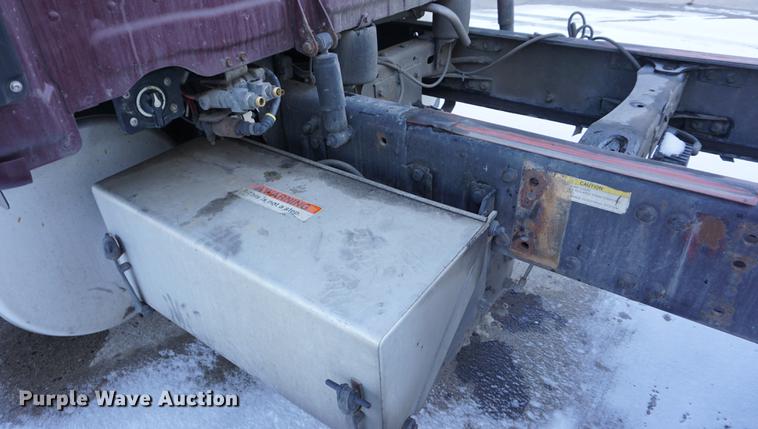 image for item DB0352 2012 Freightliner Cascadia semi truck