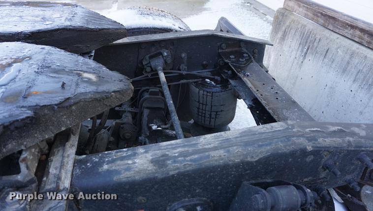 image for item DB0352 2012 Freightliner Cascadia semi truck