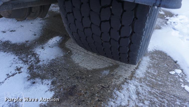 image for item DB0352 2012 Freightliner Cascadia semi truck