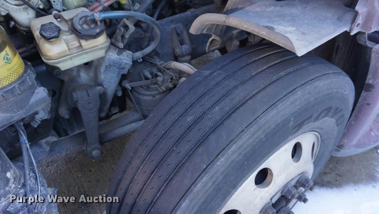 image for item DB0352 2012 Freightliner Cascadia semi truck