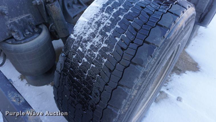 image for item DB0352 2012 Freightliner Cascadia semi truck