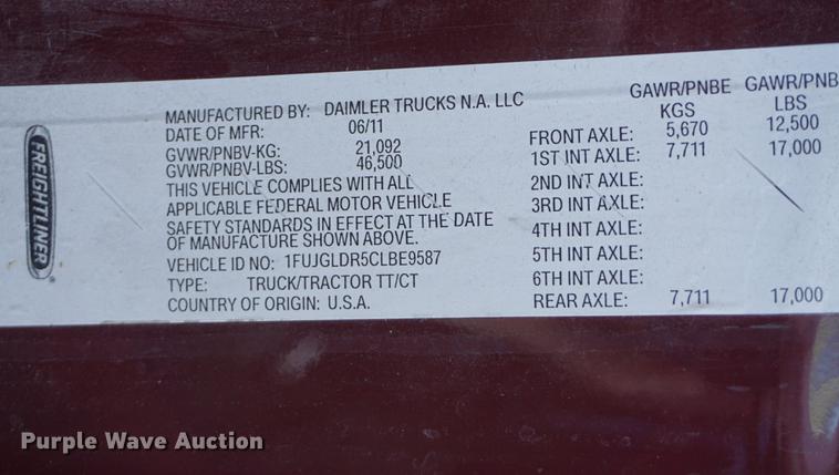 image for item DB0352 2012 Freightliner Cascadia semi truck
