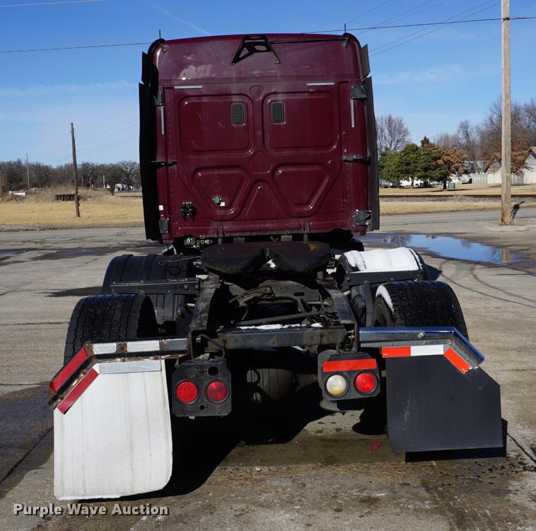 image for item DB0353 2011 Freightliner Cascadia semi truck