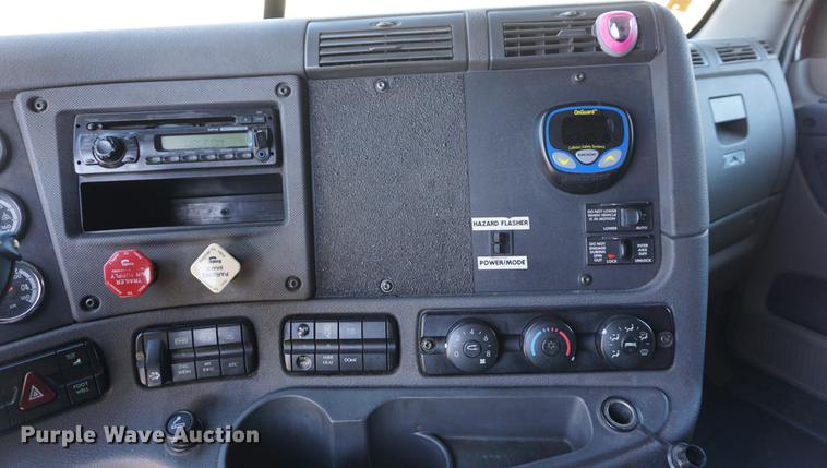 image for item DB0353 2011 Freightliner Cascadia semi truck