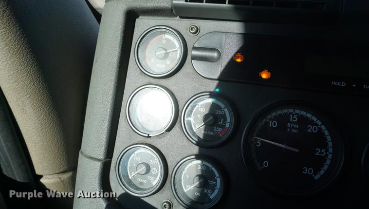 image for item DB0353 2011 Freightliner Cascadia semi truck