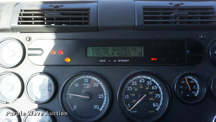 image for item DB0353 2011 Freightliner Cascadia semi truck