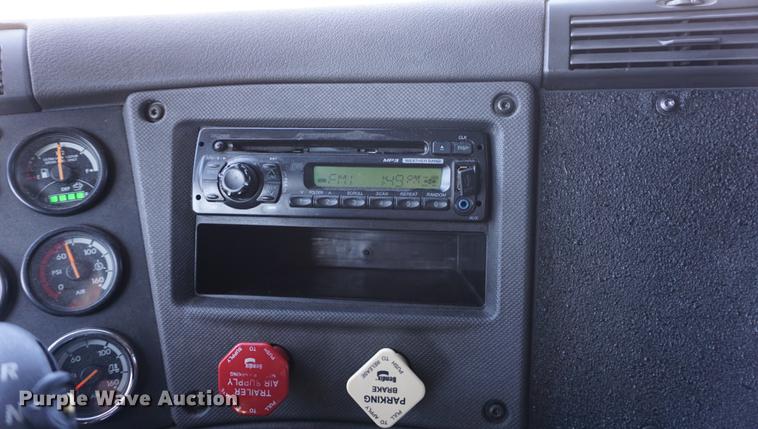 image for item DB0353 2011 Freightliner Cascadia semi truck