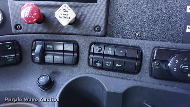 image for item DB0353 2011 Freightliner Cascadia semi truck