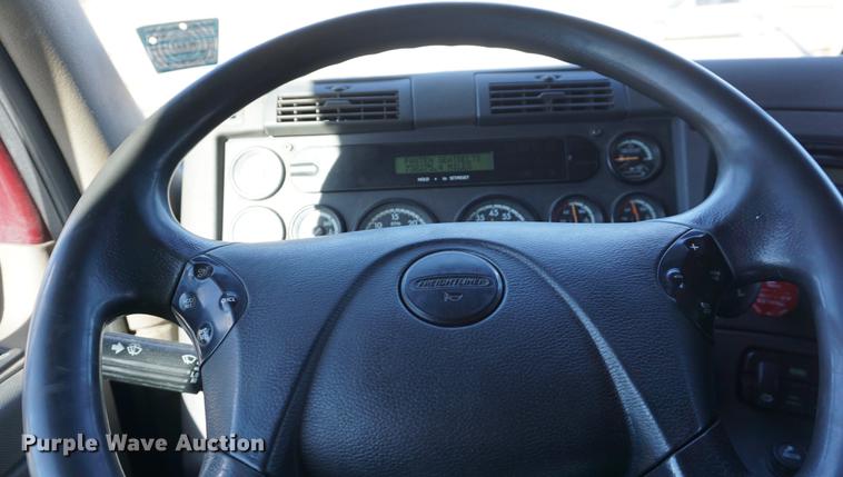 image for item DB0353 2011 Freightliner Cascadia semi truck