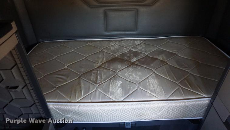 image for item DB0353 2011 Freightliner Cascadia semi truck