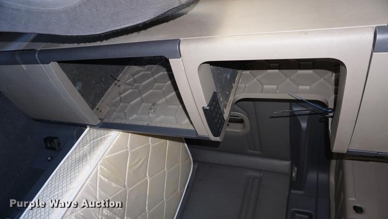 image for item DB0353 2011 Freightliner Cascadia semi truck