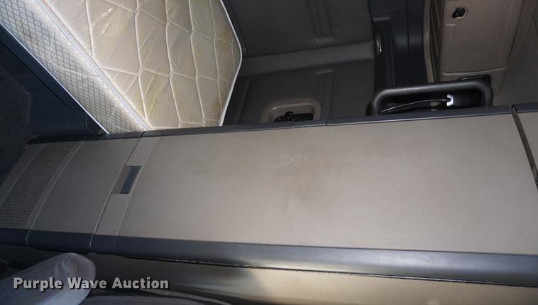 image for item DB0353 2011 Freightliner Cascadia semi truck