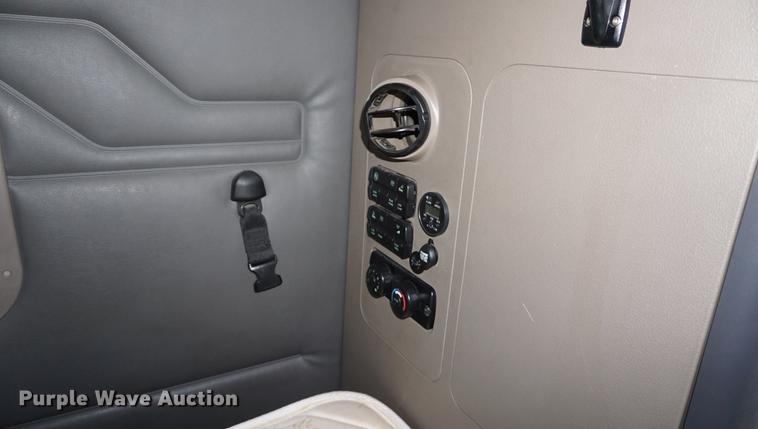 image for item DB0353 2011 Freightliner Cascadia semi truck