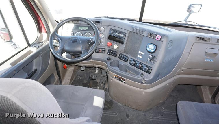 image for item DB0353 2011 Freightliner Cascadia semi truck