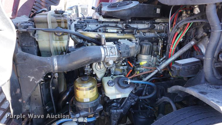 image for item DB0353 2011 Freightliner Cascadia semi truck