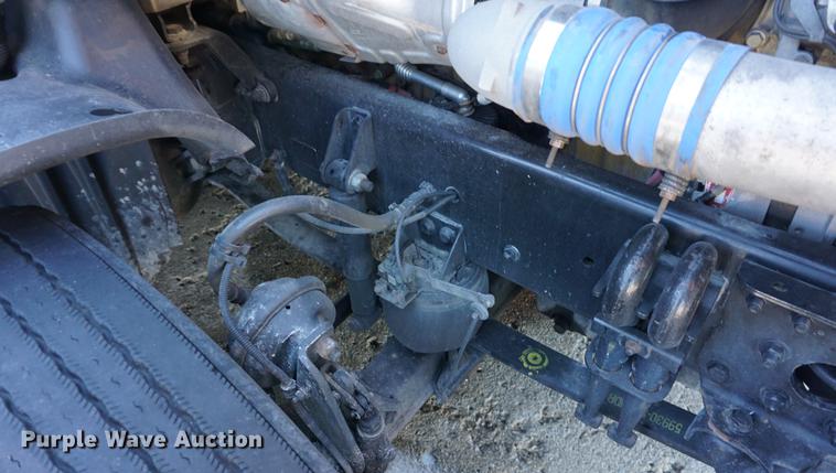 image for item DB0353 2011 Freightliner Cascadia semi truck