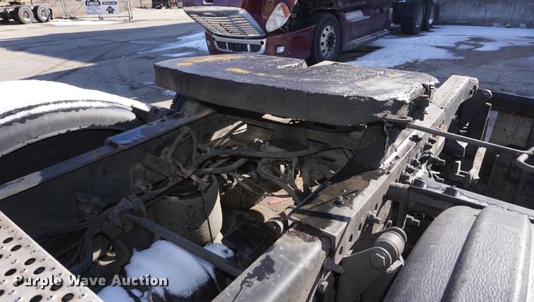 image for item DB0353 2011 Freightliner Cascadia semi truck