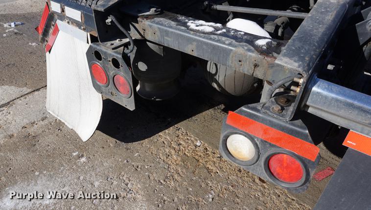 image for item DB0353 2011 Freightliner Cascadia semi truck