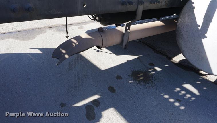 image for item DB0353 2011 Freightliner Cascadia semi truck