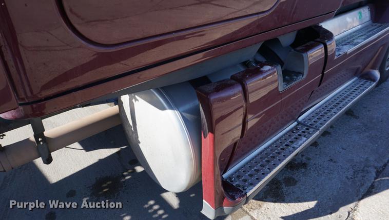 image for item DB0353 2011 Freightliner Cascadia semi truck