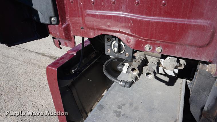 image for item DB0353 2011 Freightliner Cascadia semi truck