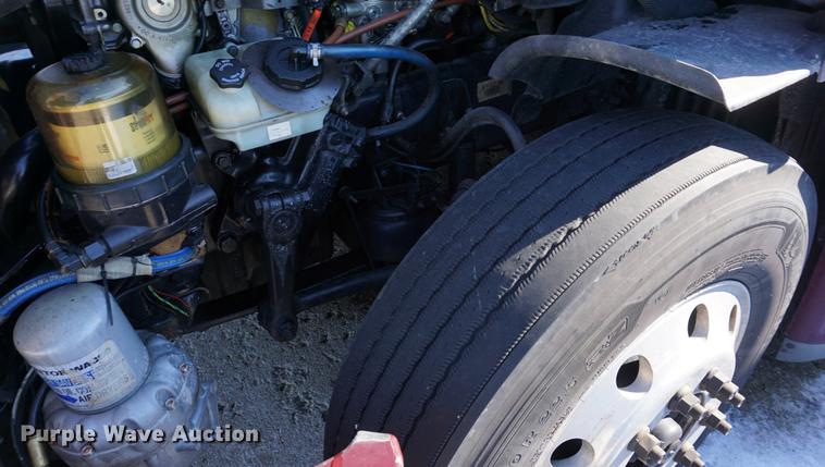 image for item DB0353 2011 Freightliner Cascadia semi truck