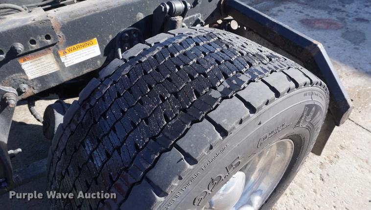 image for item DB0353 2011 Freightliner Cascadia semi truck