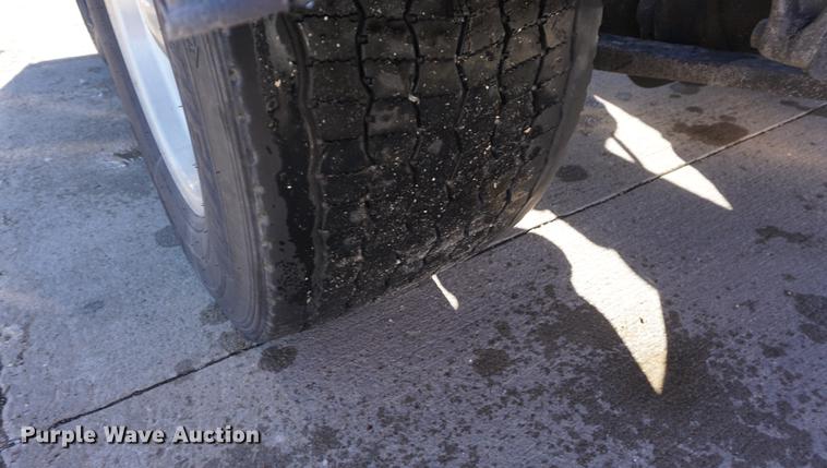 image for item DB0353 2011 Freightliner Cascadia semi truck