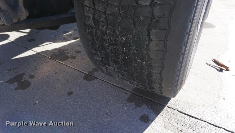 image for item DB0353 2011 Freightliner Cascadia semi truck