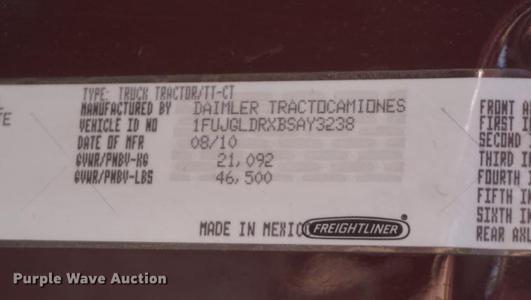 image for item DB0353 2011 Freightliner Cascadia semi truck