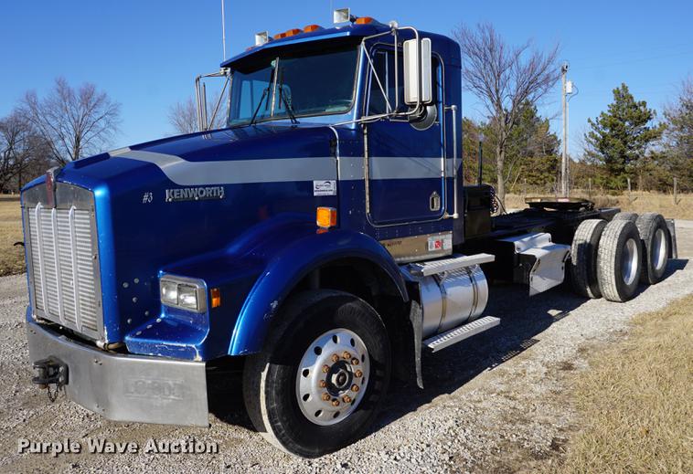 image for item DB0482 1991 Kenworth T800 semi truck