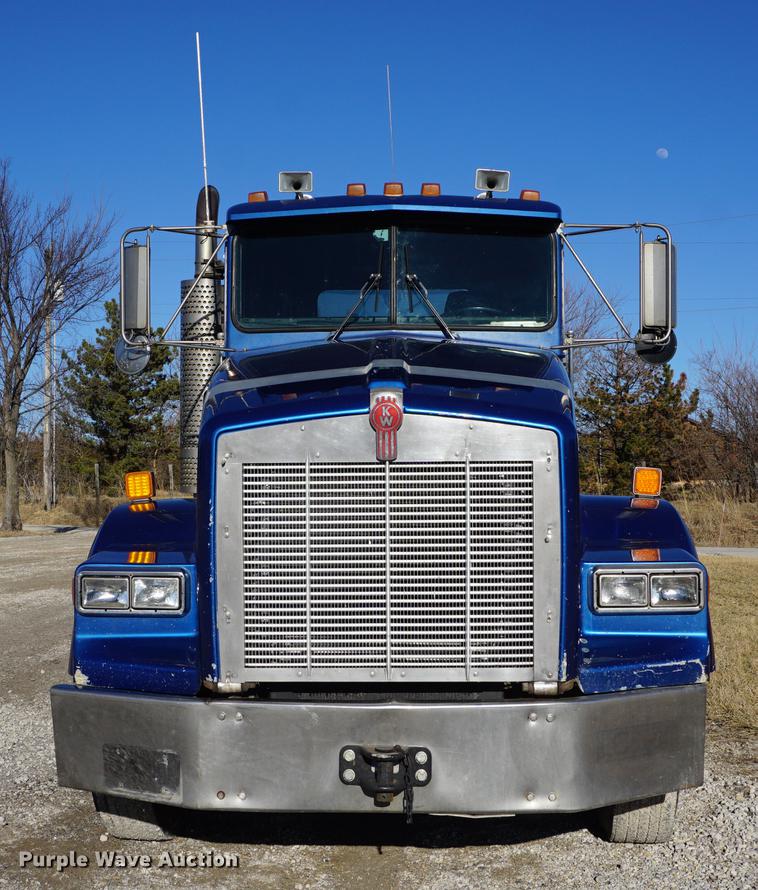 image for item DB0482 1991 Kenworth T800 semi truck