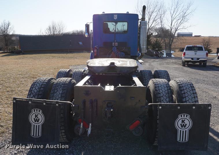 image for item DB0482 1991 Kenworth T800 semi truck